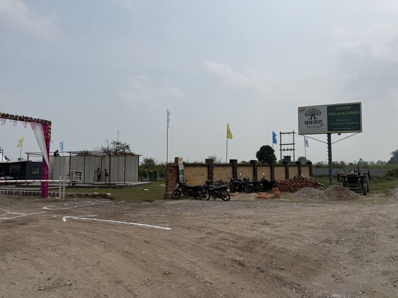 Vantara Heritage Brijghat – Actual Site Entrance Road and Hoarding