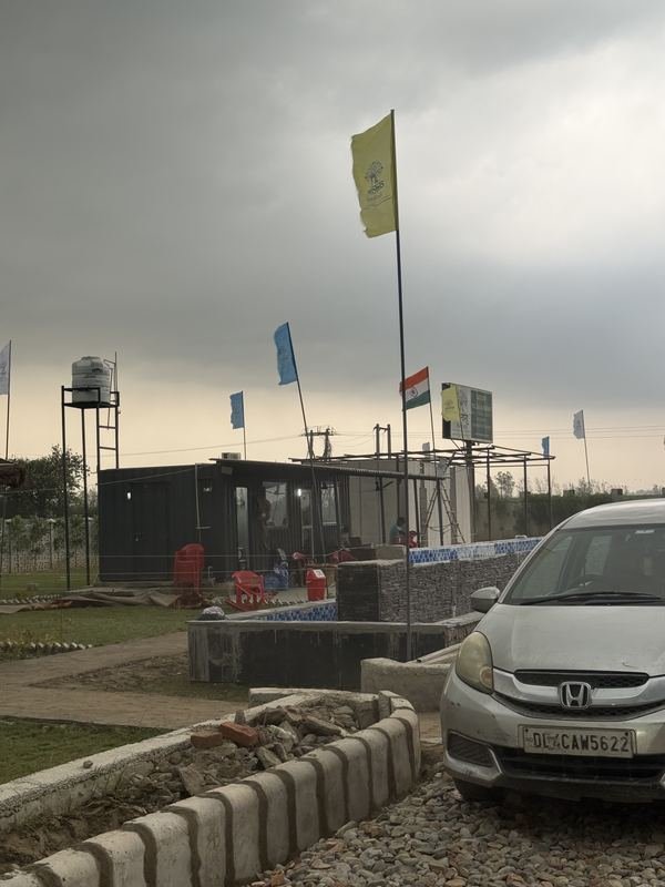 Vantara Heritage Garhmukteshwar – Site Flag and Parking Area